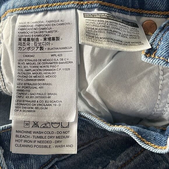 Levi’s SZ 24 Wedgie Jeans Button-Fly Distressed Frayed Hems Medium Wash Blue - Picture 11 of 12